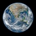 Fotografía de la Tierra con resolución 8000 x 8000 píxeles publicada por la NASA